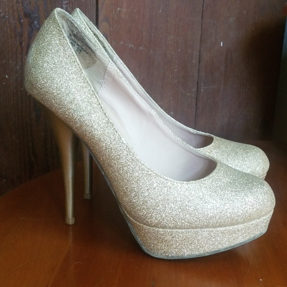 Shoes - Gold Glitter high heels